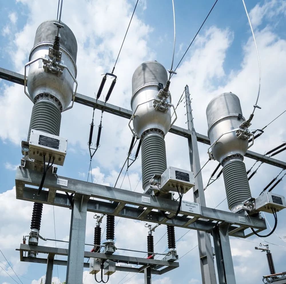 High voltage current and voltage instrument transformers